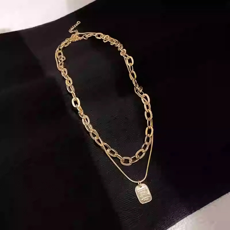 Collier Double Rang Médaillon