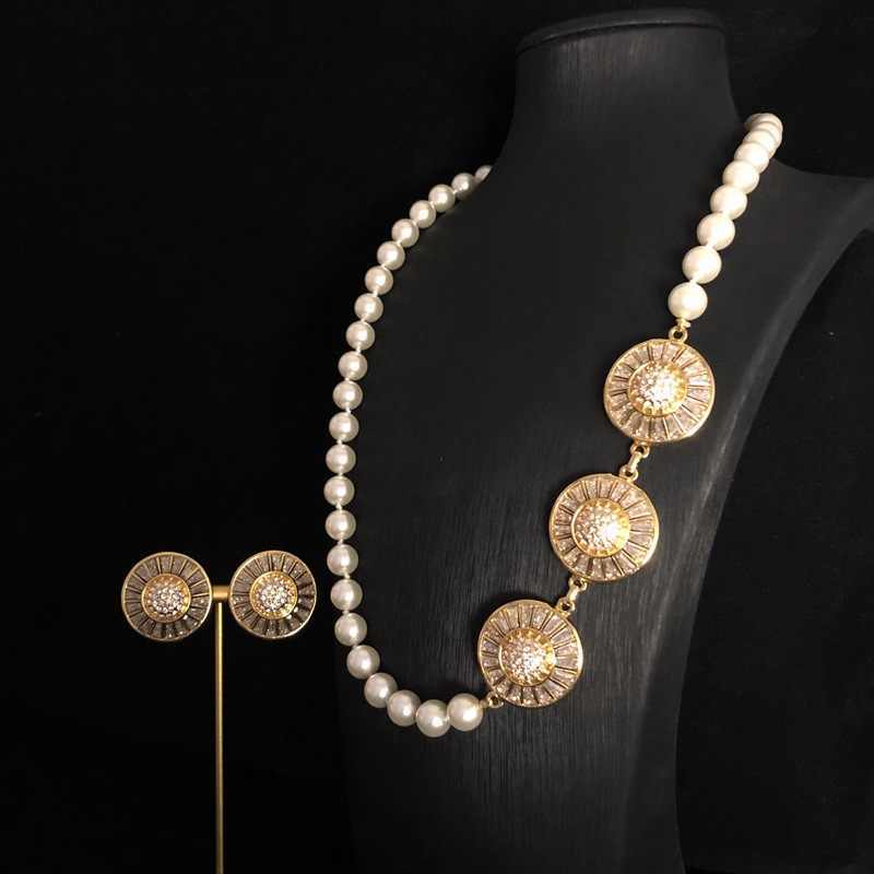 Collier en Alliage Plaqué Or avec Cristaux Zircon et Perles en Verre