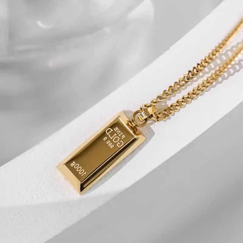 Rich Gianduja Noisettes Bar Necklace