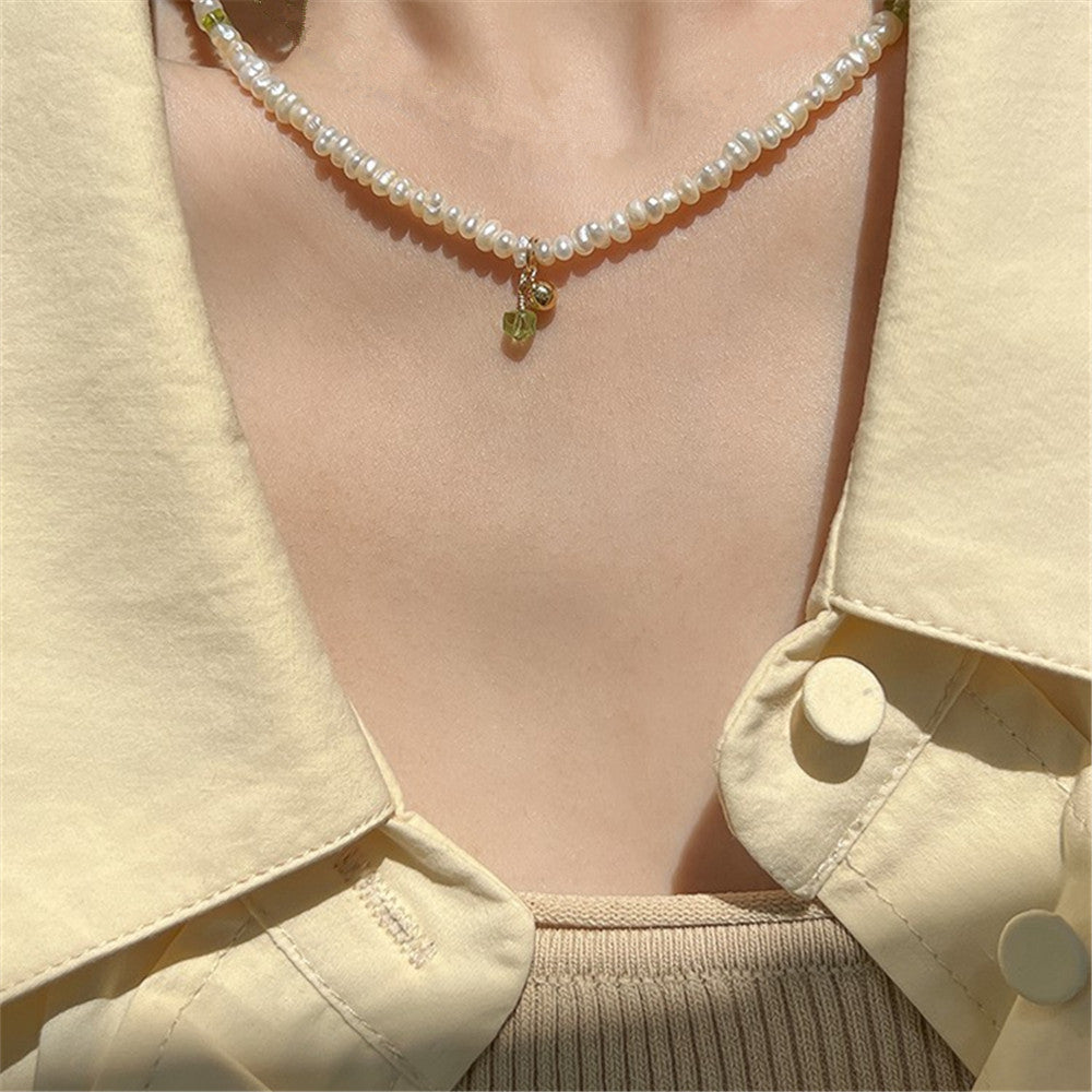 Collier en péridot et perles d'eau douce