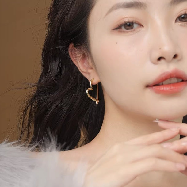 Boucles d’Oreilles Cœur Minimalistes au Style Froid