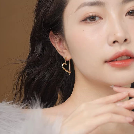Boucles d’Oreilles Cœur Minimalistes au Style Froid
