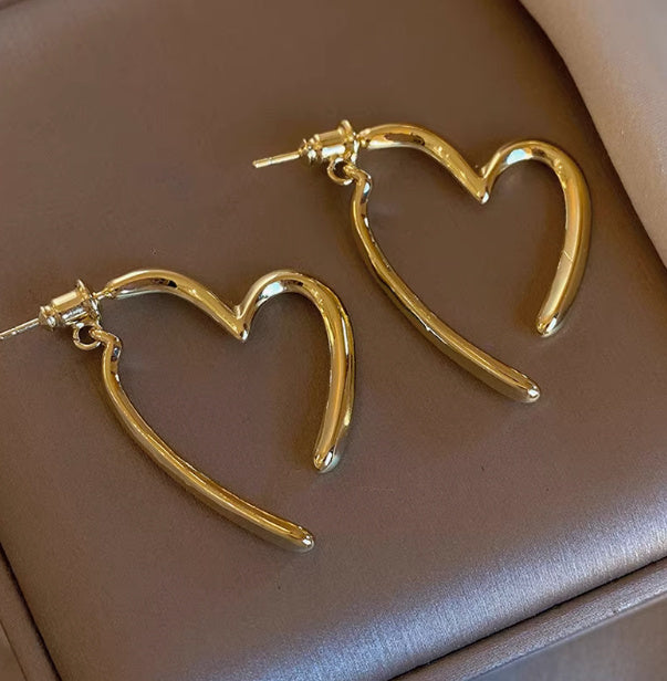 Boucles d’Oreilles Cœur Minimalistes au Style Froid