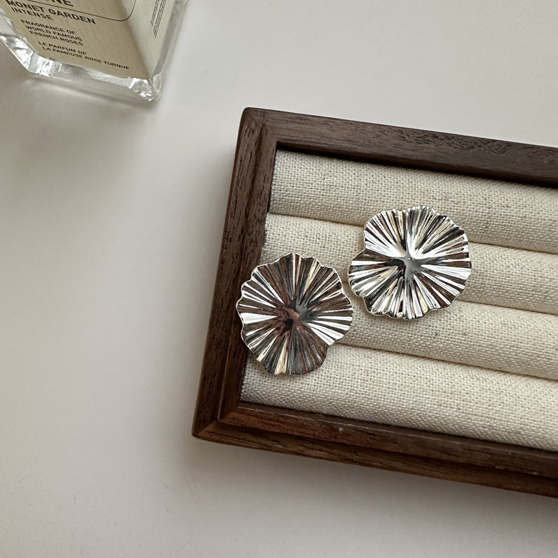 Boucles d'oreilles à grandes fleurs de style coréen à texture robuste