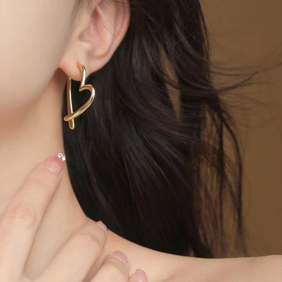 Boucles d’Oreilles Cœur Minimalistes au Style Froid