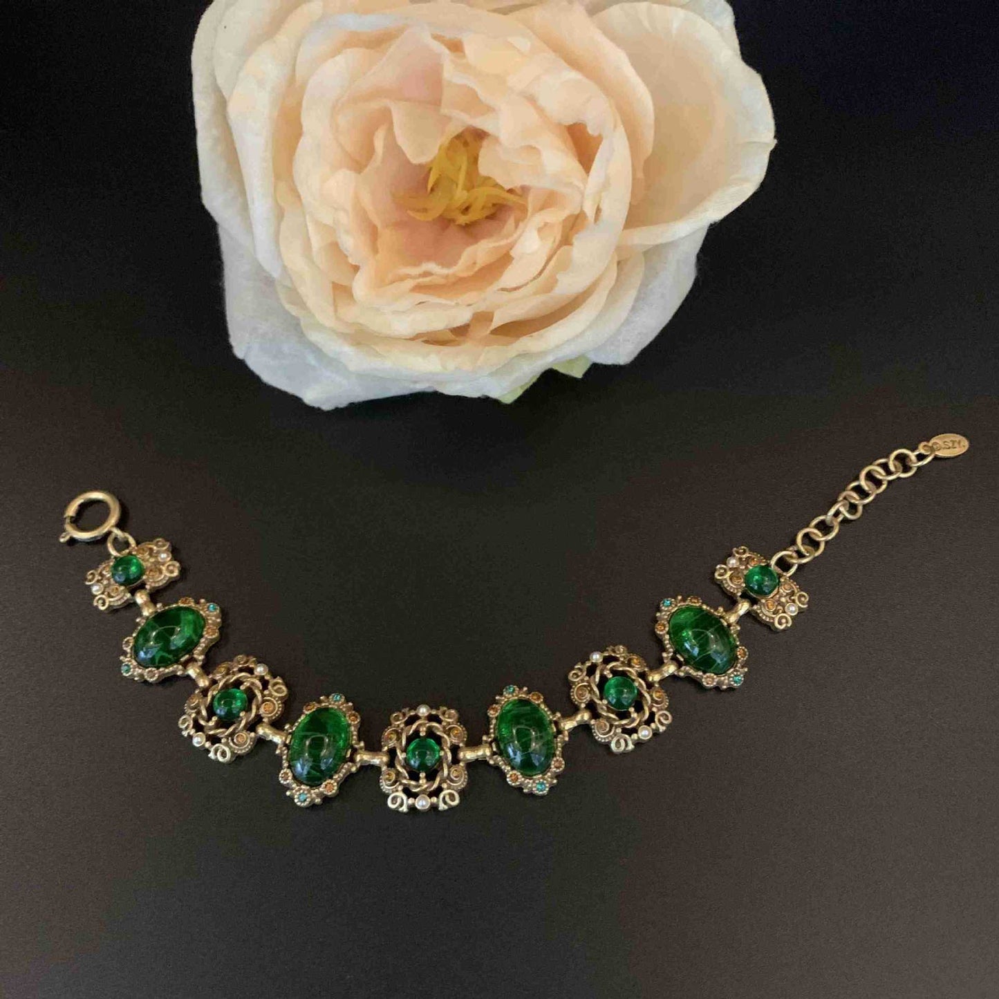 Set de Collier, Bracelet et Boucles d'Oreilles en Verre Creux Orné de Bijoux