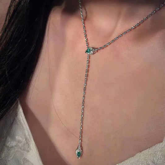 ✨ Collier Serpent Émeraude – Mystère et Élégance ✨