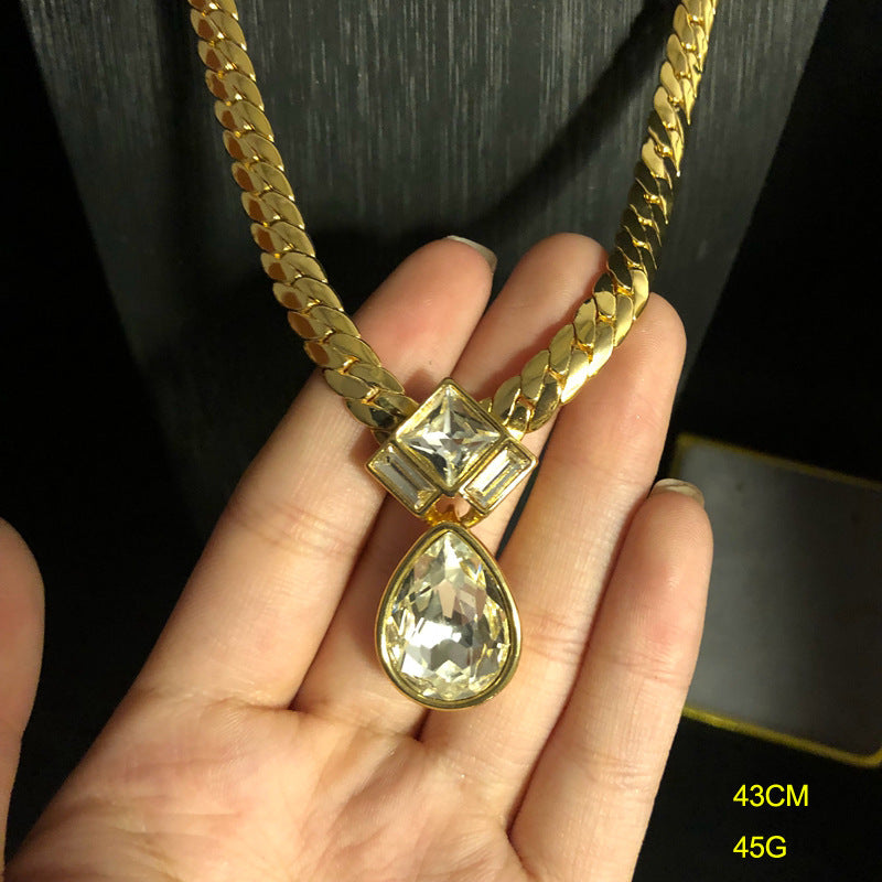 Set de Collier et Boucles d'Oreilles Lumière de Luxe