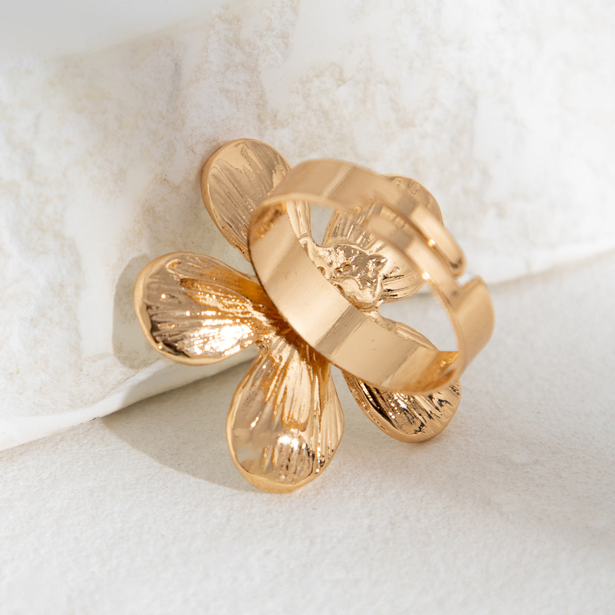 Bague Fleur en Métal Exagéré à Effet Goutte-à-Goutte