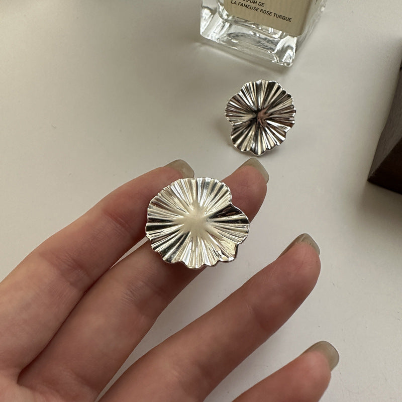 Boucles d'oreilles à grandes fleurs de style coréen à texture robuste