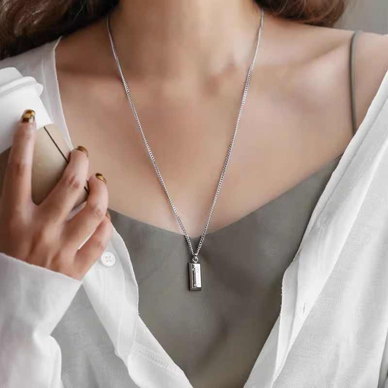 Rich Gianduja Noisettes Bar Necklace